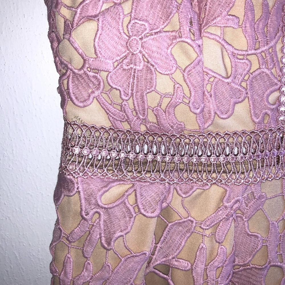 Romeo & Juliet Couture Double-V Lace Midi Dress - Picture 5 of 13